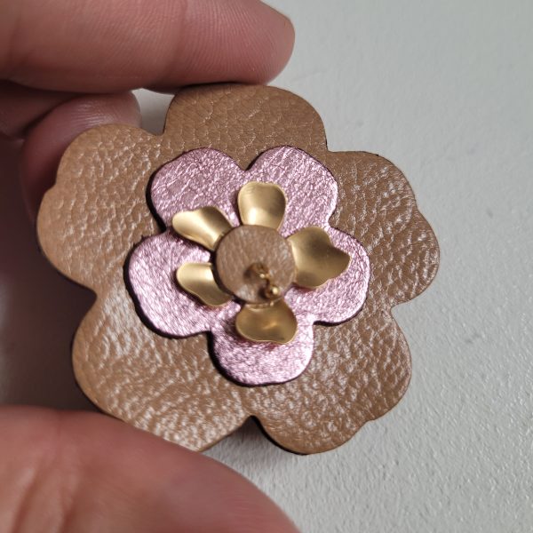 Broche fleur beige – Image 2