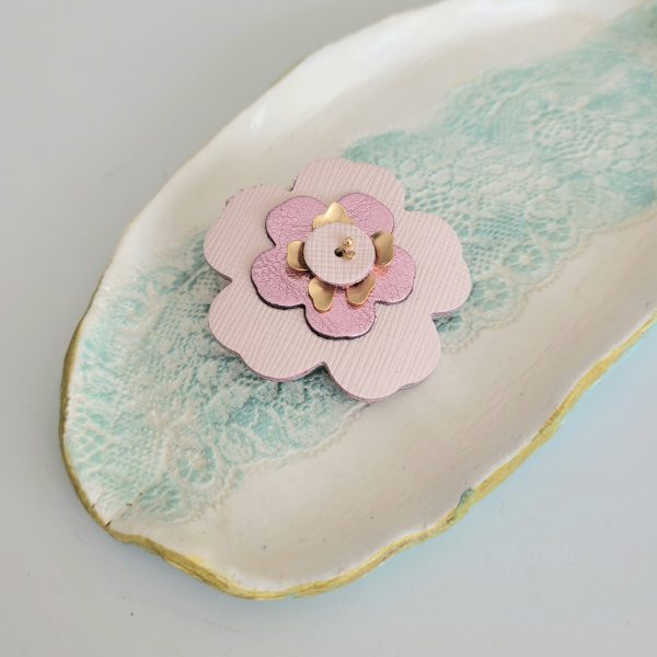 Broche fleur rose doux