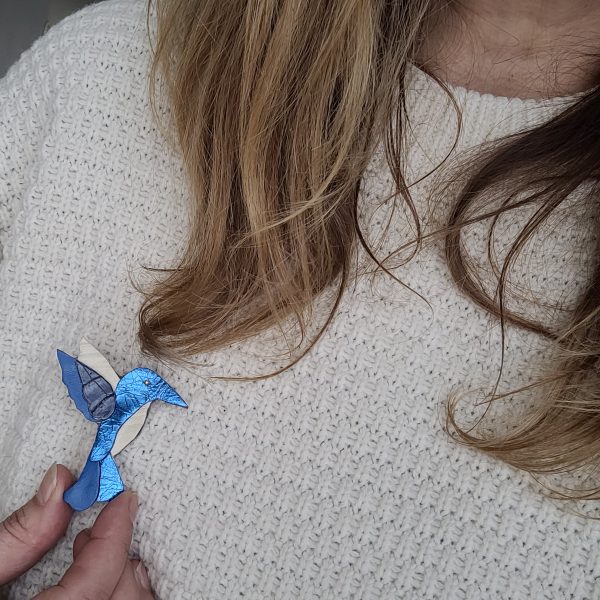 Broche colibri bleu électrique – Image 3