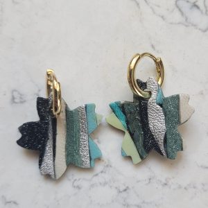 Créoles en plaqué or et pampille fleur de cerisier vert et turquoise