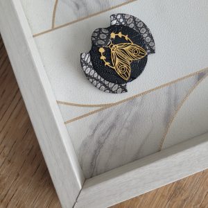 Broche Papillon de nuit en cuir argent
