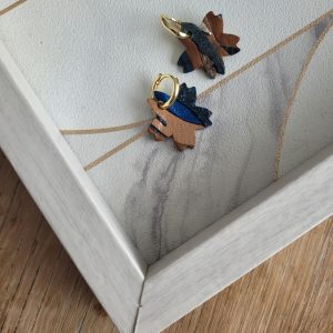 Créoles en plaqué or et pampille fleur de cerisier Beige et bleu