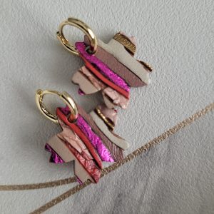 Créoles en plaqué or et pampille fleur de cerisier rose fuchsia bis